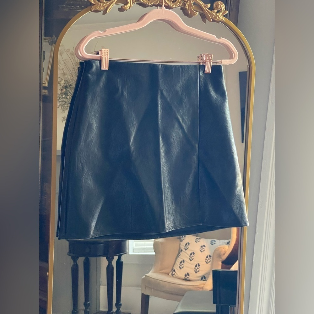 NWT Old Navy high waist Heritage Mini Black Jack Faux Leather Mini Skirt